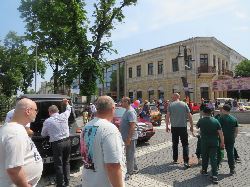 Muzeul Automobilistic pe Roți în Botoșani: Retroparada Primăverii în prima zi de vară! (Foto, Video)