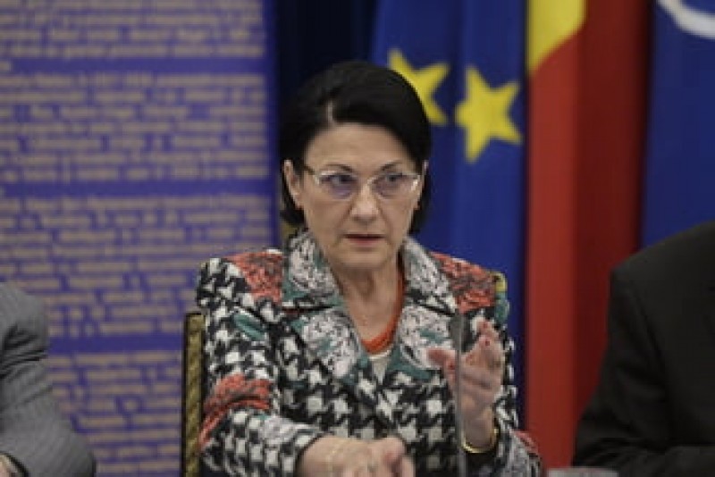 Noul ministru al Educatiei, Ecaterina Andronescu, se gandeste sa renunte la manualul unic