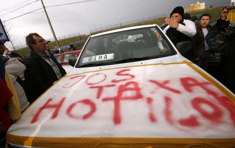 O luăm de la capăt: Taxa auto revine în România