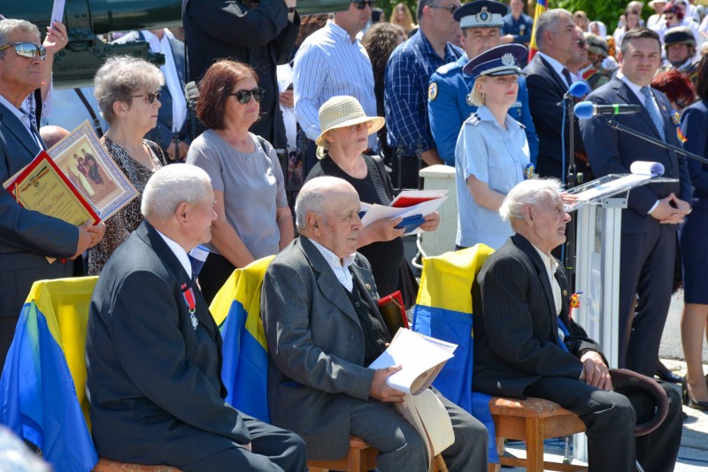 Patru veterani de război din Hlipiceni, decorați de președintele României