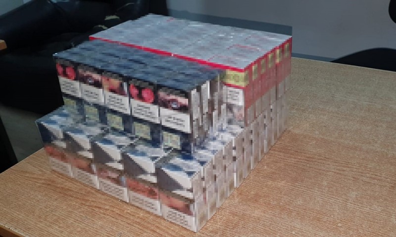 Peste 400 de pachete de țigări, confiscate de polițiștii de frontieră