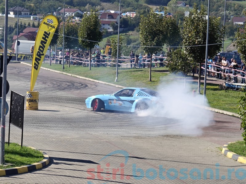 Piloții au încins motoarele la Cornișa în cadrul evenimentului Demo Drift Show! „Adulții au fost cei mai fricoși, nu prea au avut curaj, dar copiii sunt altfel” (foto, video)