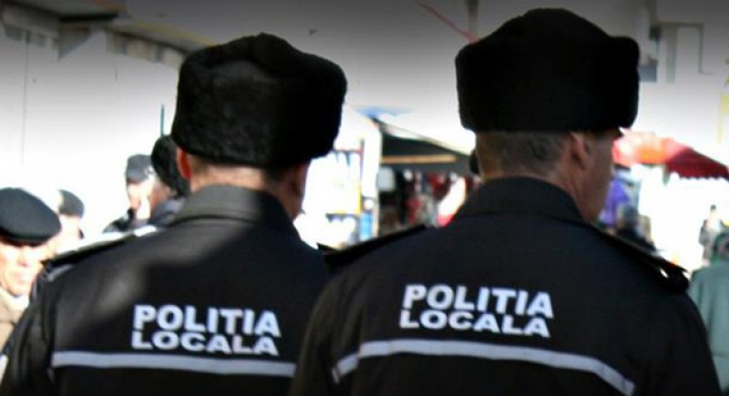 Polițiștii nu mai vor să fie asociați cu “polițiștii locali”. Peste 8.000 de oameni au semnat o petiție pentru schimbarea denumirii de „Poliţie Locală” în „Gardă Publică”. 