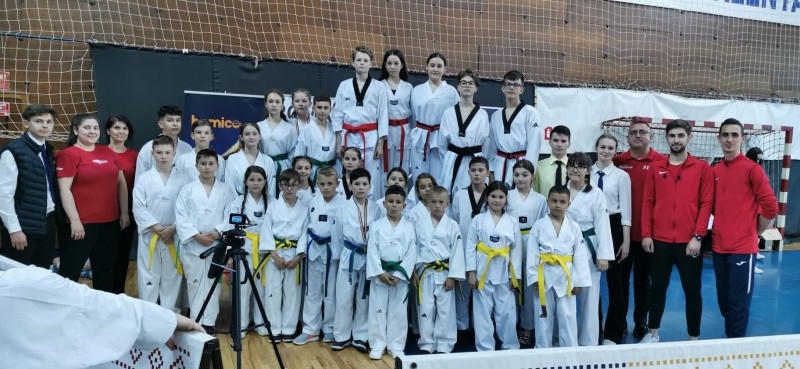 Premii și aprecieri obținute de sportivii botoșăneni la două importante competiții de taekwondo (fotogalerie)