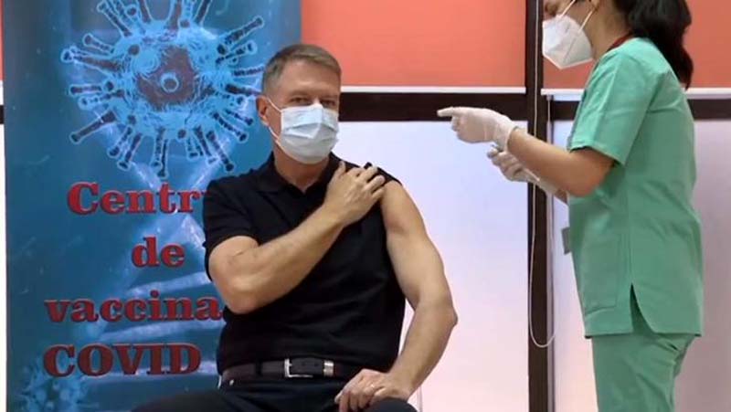 Președintele Klaus Iohannis s-a vaccinat, public: Vaccinul este sigur