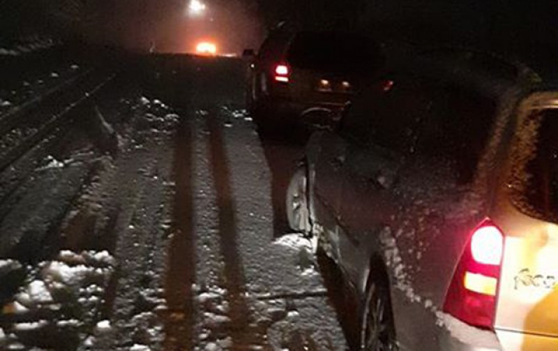 Prima zăpadă: din nou blocaje pe drumurile naționale. Polițiștii atenționează să conduceți cu grijă