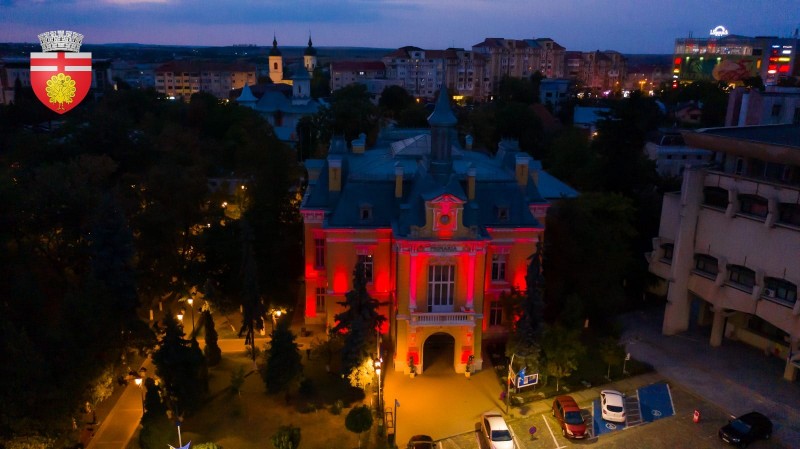 Primăria Municipiului Botoșani s-a colorat aseară în roșu