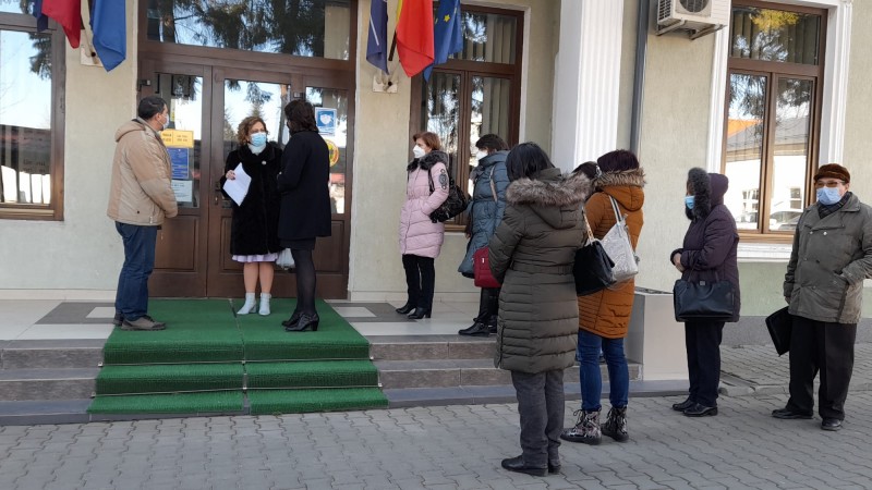 Revoltă la IȘJ Botoșani. O delegație a profesorilor și părinților de la Liceul Teoretic „Dr. Mihai Ciucă” din Săveni și-au exprimat nemulțumirile cu privire la desființarea clasei a V-a (FOTO&VIDEO)