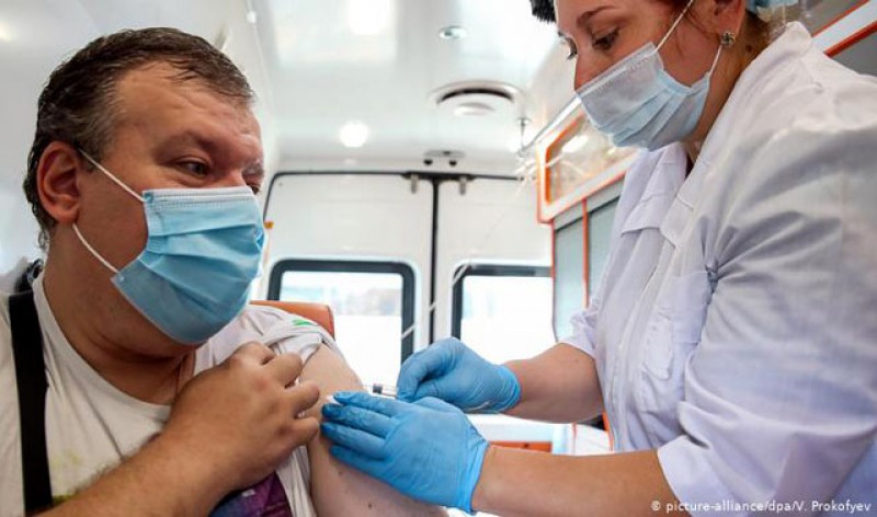 Rusia, prima țară care a început să-şi vaccineze populaţia împotriva noului coronavirus