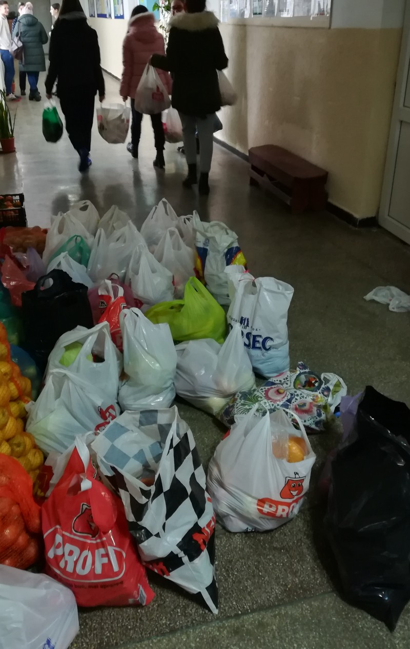 Săptămâna legumelor şi fructelor donate, la Școala 17 Botoșani - FOTO
