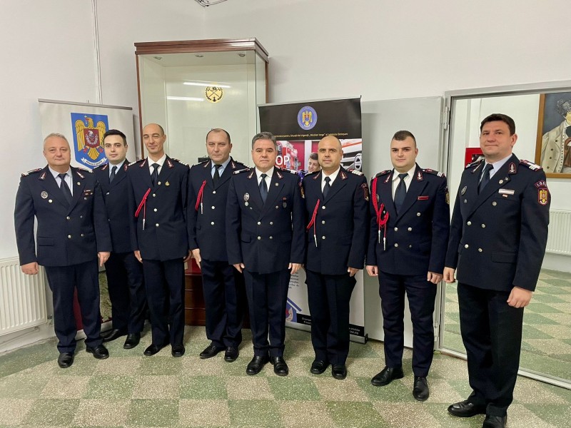 Șase pompieri avansați în grad la Botoșani, de Ziua Națională a României! (Foto)