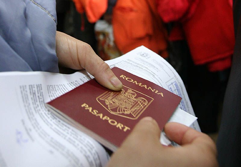 Schimbări la paşapoarte. Din 20 martie, românii se pot programa în ziua respectivă pentru a-şi face actele