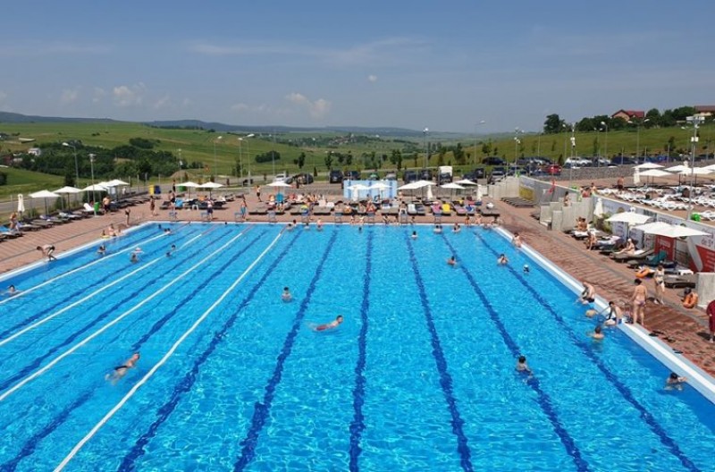 Se deschide piscina exterioară de la Cornișa Aqua Park & Sports