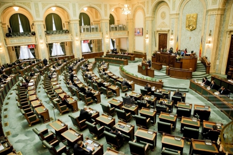 Senatul a votat proiectul de lege privind pensiile speciale cu amendamentele agreate în cadrul coaliţiei