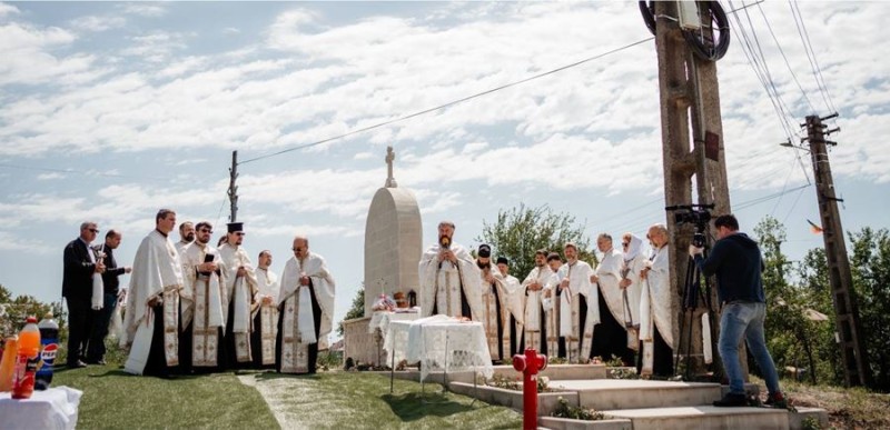 Sfințire de Troiță și icoană a Maicii Domnului la Parohia „Nașterea Maicii Domnului” din Broscăuți! (Foto)