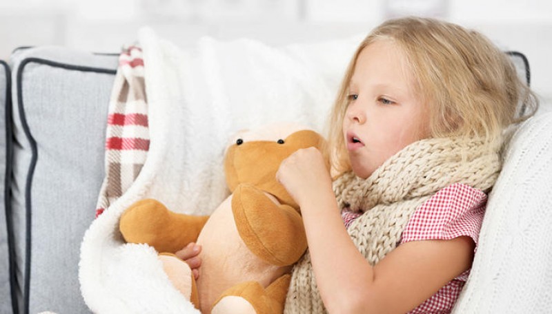 Sute de copii diagnosticaţi cu afecţiuni respiratorii acute, în ultima săptămână