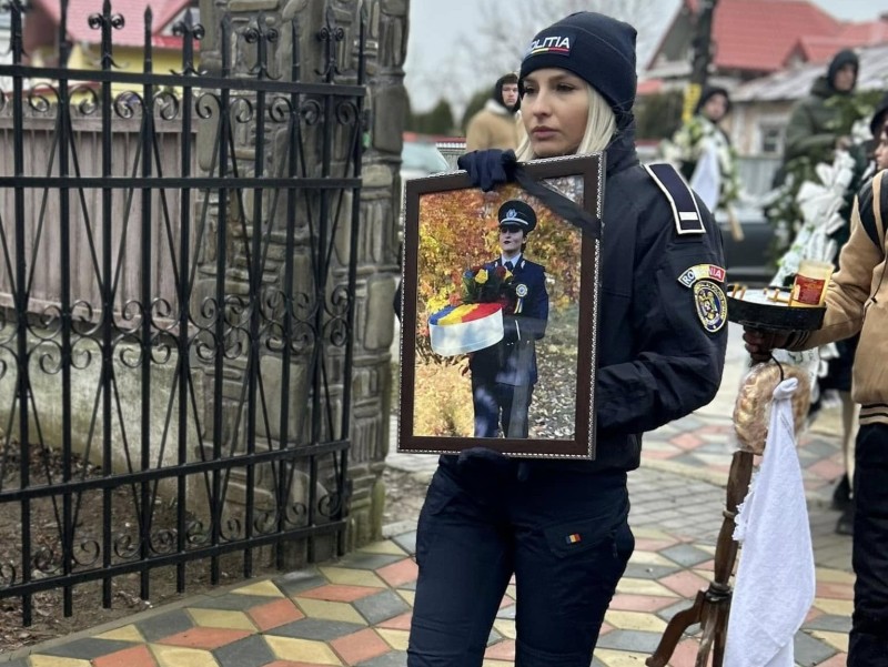 Tânăra polițistă Beatrice a fost înmormântată cu onoruri militare! (Foto)