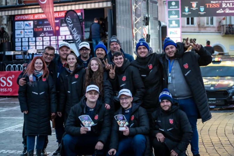 Tineri din Botoșani, CAMPIONI naționali la raliuri la Cupa Dacia: „Am trecut cu brio datorită legăturii strânse pe care am format-o ca și echipă” (Foto)