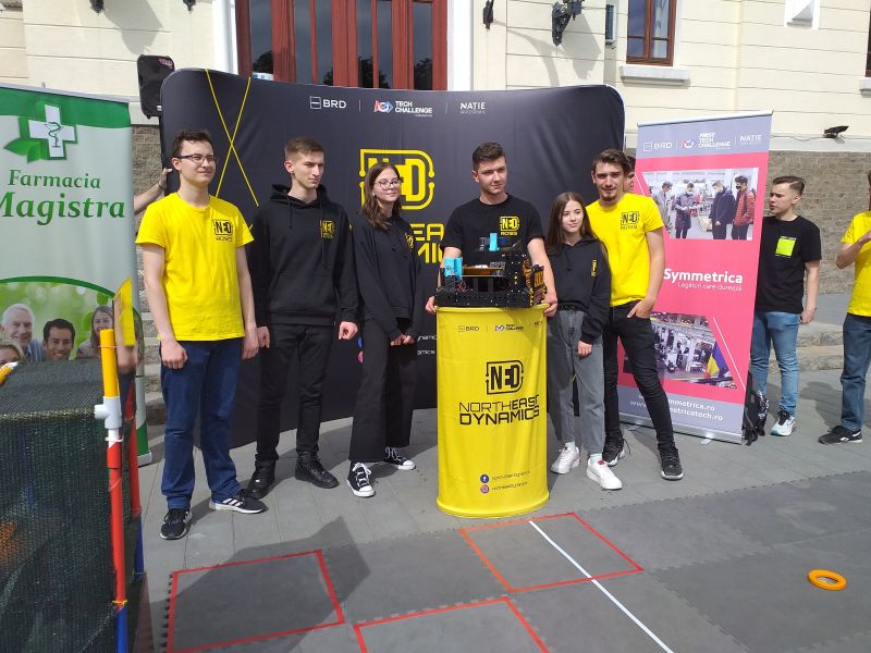 Tinerii echipei de robotică „North East Dynamics” și-au prezentat creația în fața publicului din Dorohoi
