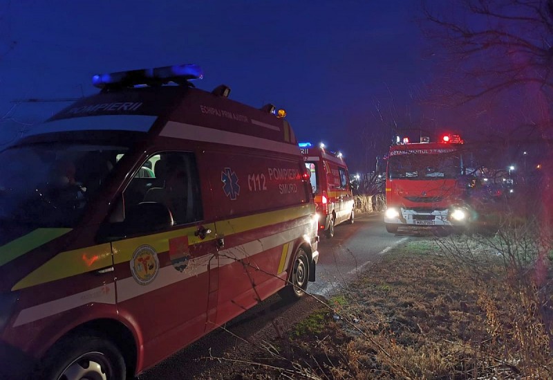 Un bărbat a ajuns la spital cu arsuri, după ce locuința i-a fost cuprinsă de flăcări