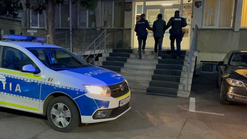 Un bărbat din Botoșani și-a sechestrat concubina, a amenințat-o și agresat-o fizic!