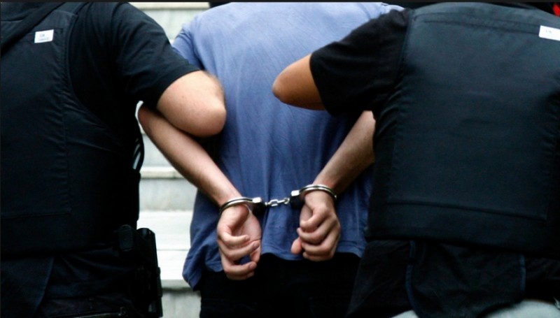 Un bărbat din Vorniceni a fost arestat preventiv, după ce și-a lovit consătenii cu un cuțit. Polițiștii au găsit arma ascunsă în curte
