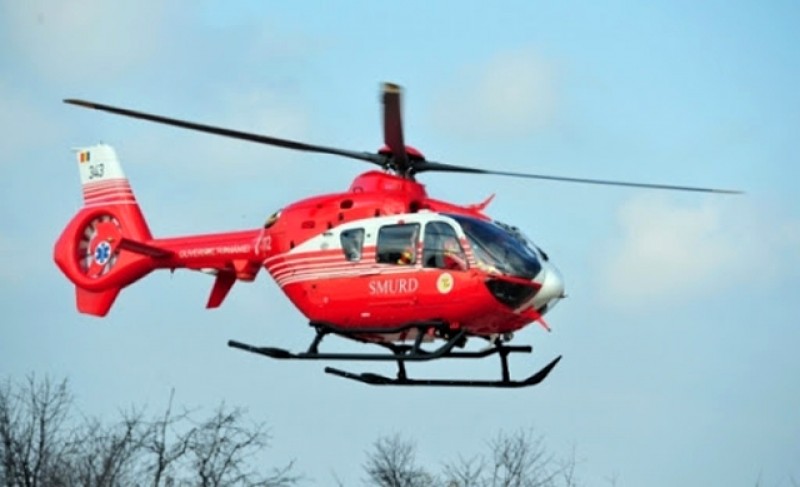 Un fost ambulanțier a fost preluat cu elicopterul SMURD și transportat la Iași după un infarct