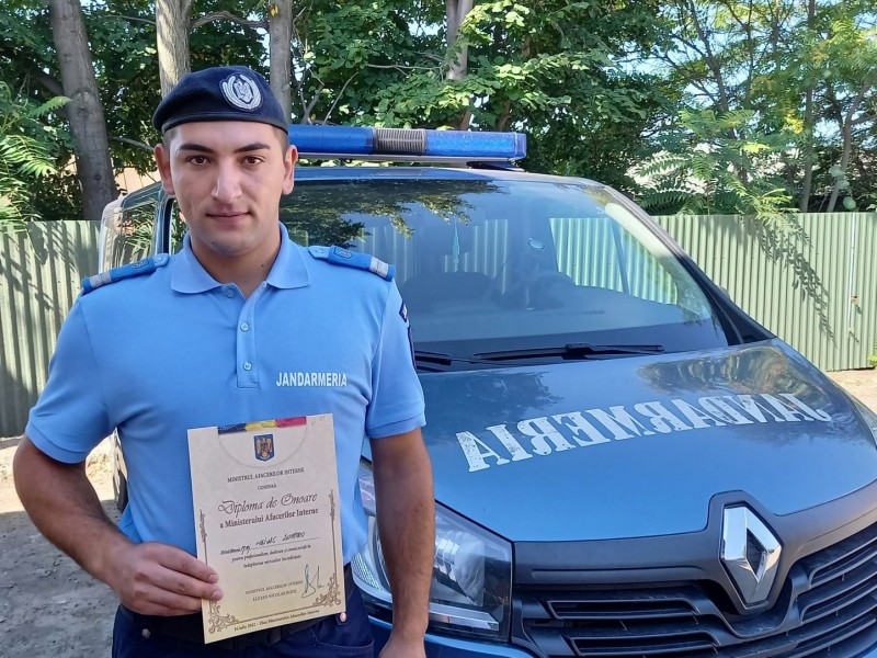 Un jandarm botoșănean a primit Diploma de Onoare a Ministerului Afacerilor Interne. Tânărul a prins în flagrant un bărbat care i-a furat bani unei bătrâne