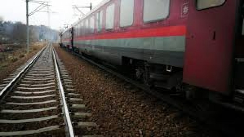 Mașină lovită de trenul Iași - Dorohoi. Șoferul a fost sancționat drastic de polițiști 