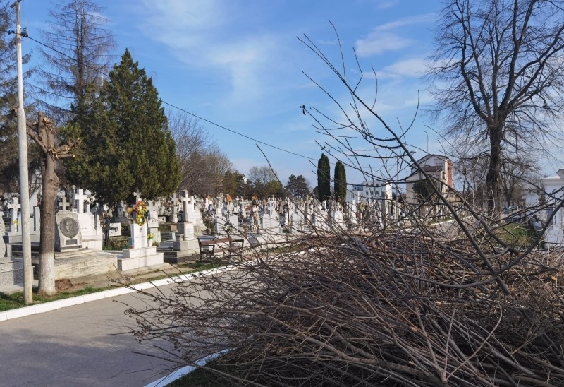 Urban Serv SA a igienizat cimitirele din municipiul Botoșani 