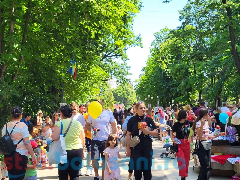 Veselie și culoare pe străzile orașului Botoșani de Ziua Copilului (video)
