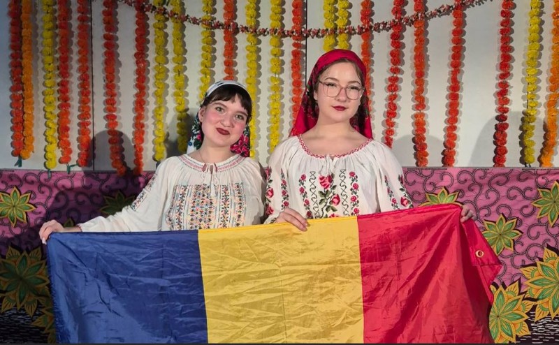 VIDEO - Maria și Andrada, adolescentele care au făcut ca ”Botoșaniul să fie rostit și simțit” în Notre Dame High School din Anglia!