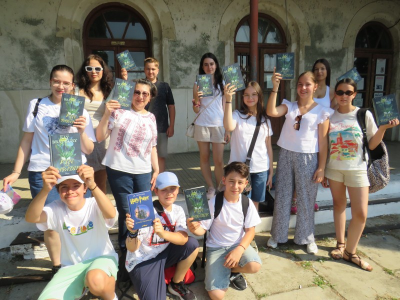 ”Vin de păpădie” în vacanța de vară și temerarii din Botoșani care călătoresc de doi ani cu o carte în rucsac! (Foto, Video)