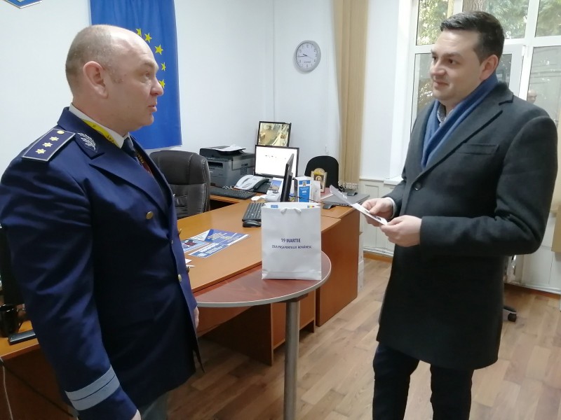 Vizită de lucru a prefectului Sorin Cornilă la sediul Serviciului de Pașapoarte, cu ocazia Zilei Pașaportului Românesc (fotogalerie)