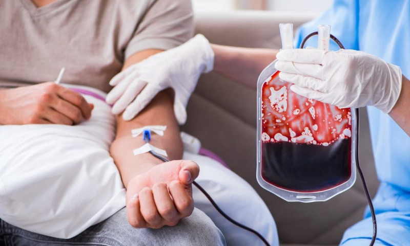 Zeci de persoane au donat sânge în prima zi a minivacanţei de 1 Decembrie