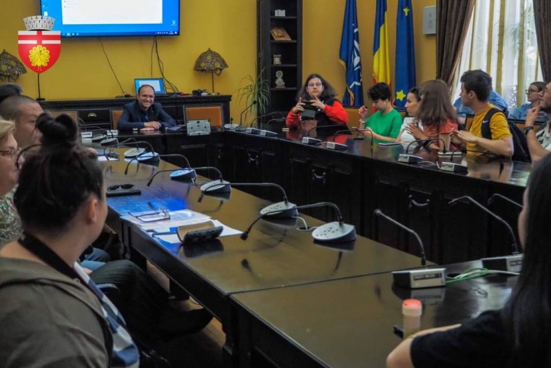 Zeci de studenți din Timișoara, în vizită de lucru la Primărie 