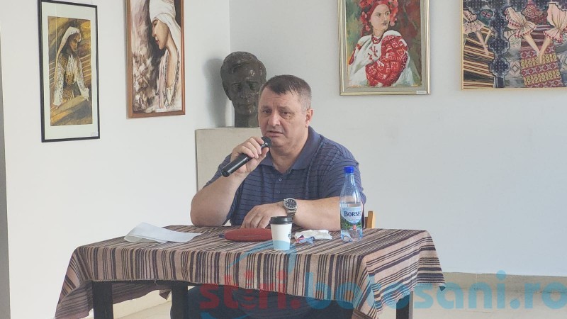 Ziaristul Viorel Ilișoi și-a lansat cartea „Viața literară pe Bahlui” alături de zeci de cunoștințe și prieteni (video)