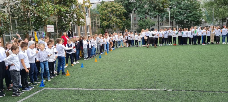 Ziua Internațională a Păcii, marcată în haine albe la Școala nr. 12 (video)