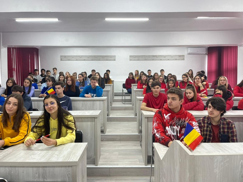 Ziua Națională a României, marcată printr-o conferință istorică inedită la Colegiul Economic (fotogalerie)