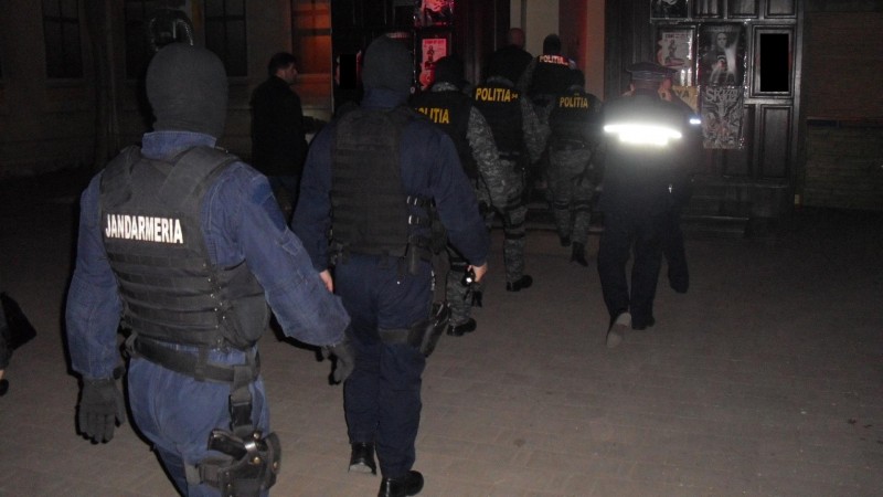 Zonele „fierbinți” din Botoșani, scotocite de polițiști. Dosare deschise pentru droguri