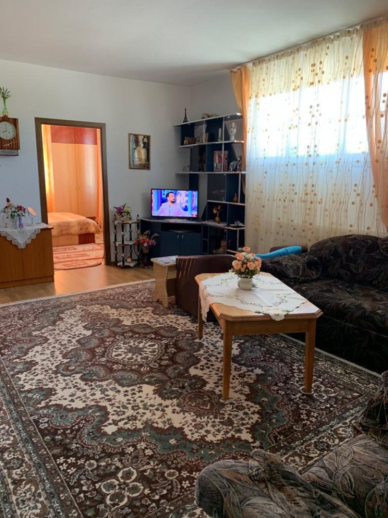Apartament cu 3 camere cu intrare separata