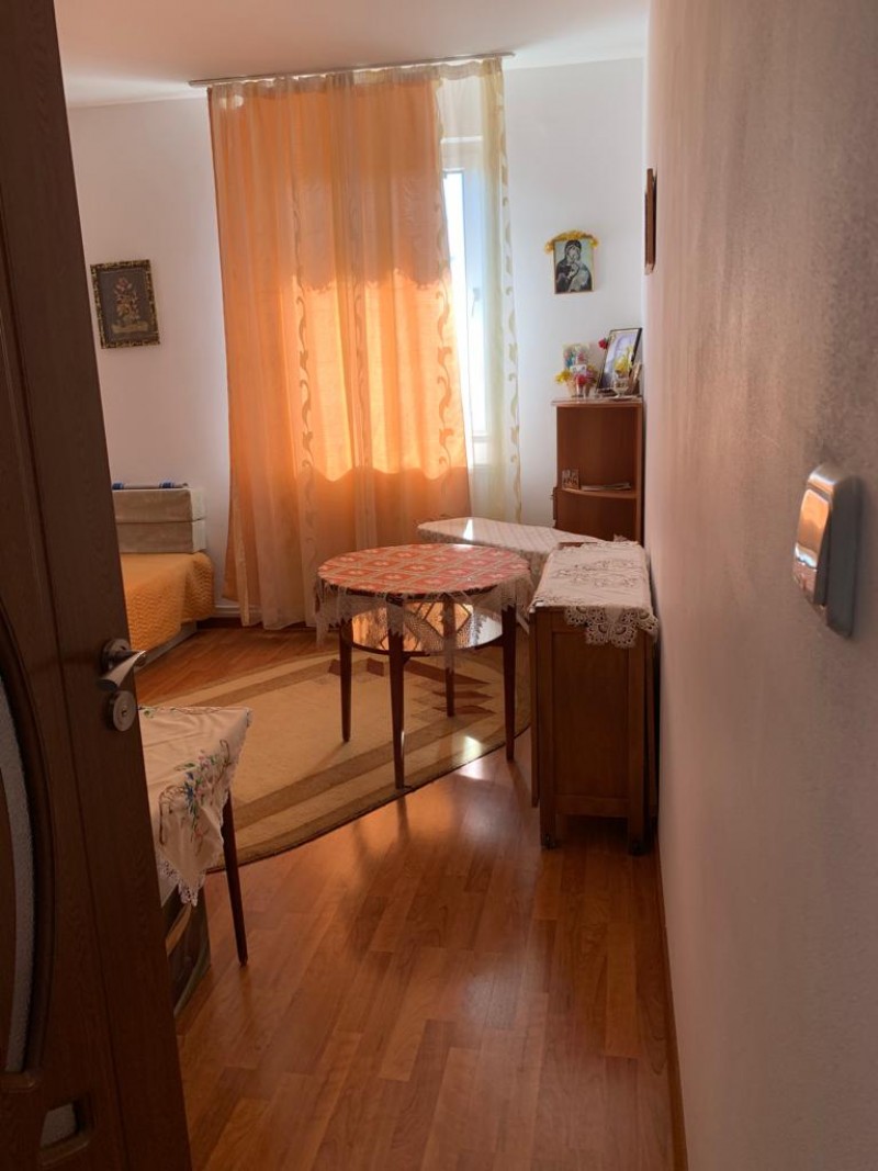 Apartament cu 3 camere cu intrare separata