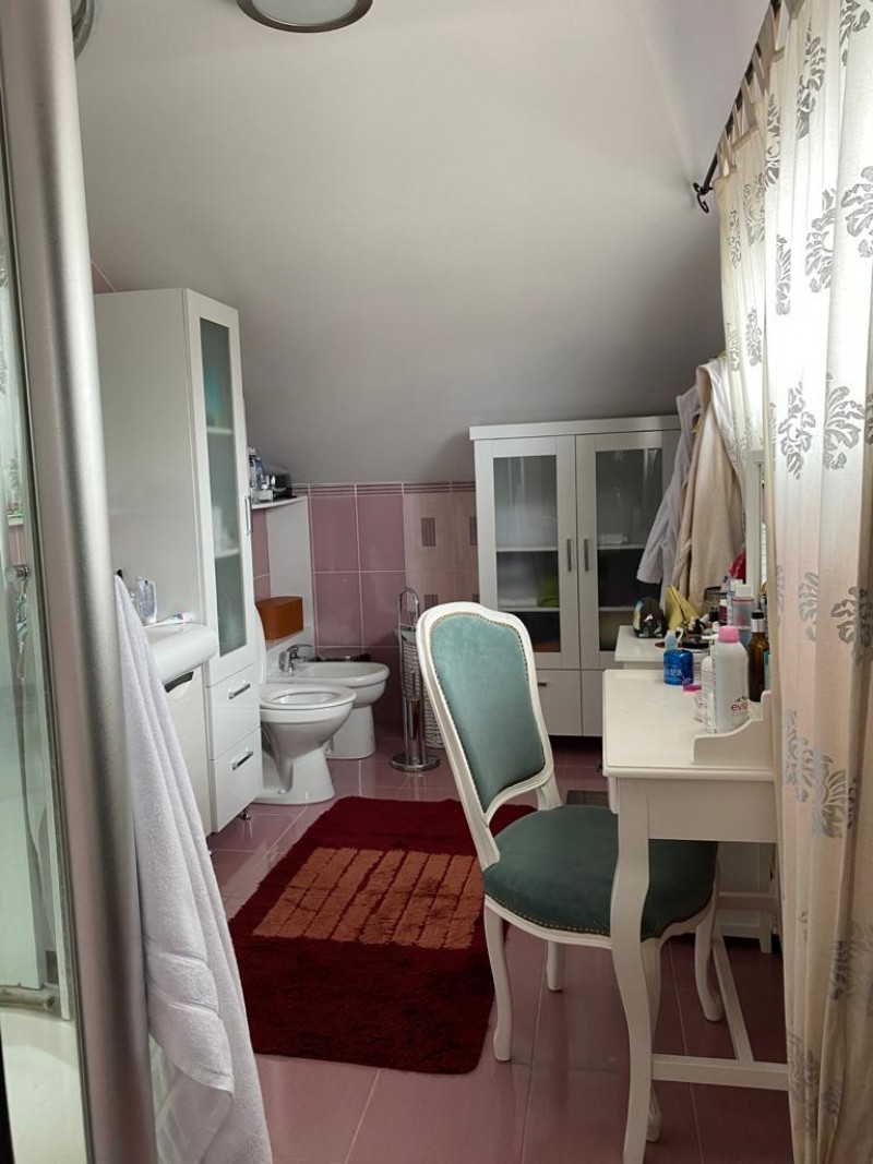 Casa cu etaj zona centrala in Botosani