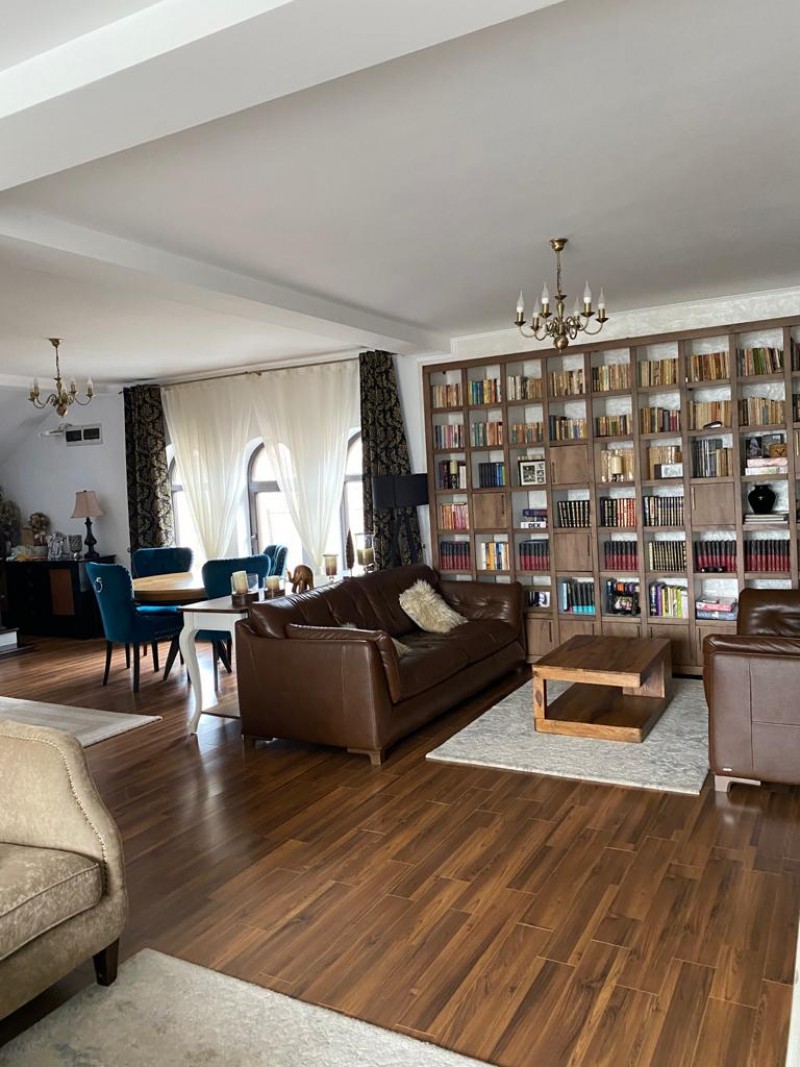 Casa cu etaj zona centrala in Botosani